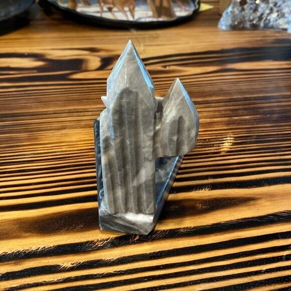 Black onyx marbled ashtray with man next to cactus with a large sombrero. - Picture 5 of 5